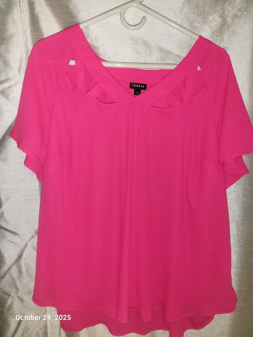 Torrid Short Sleeve Pink Flowy Dress Shirt Size 1 EUC USA Seller